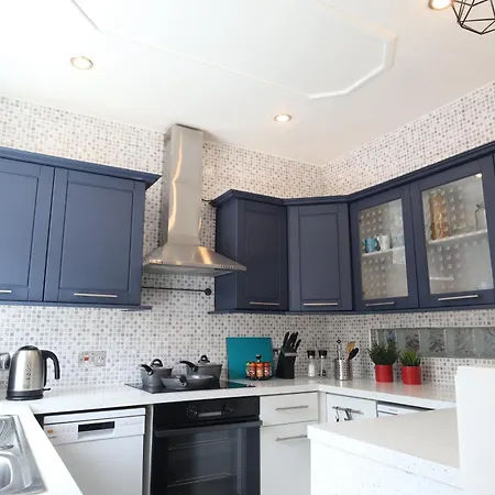 2-Bedroom, Free Parking, High Speed Wi-Fi, Swinton Manchester Exterior photo
