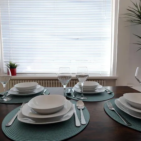 2-Bedroom, Free Parking, High Speed Wi-Fi, Swinton Manchester Exterior photo