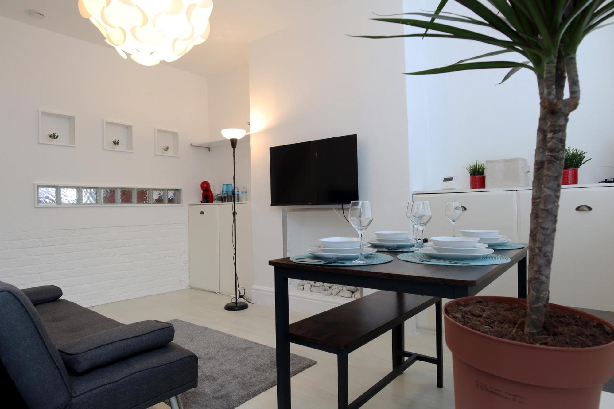 2-bedroom, Free Parking, High Speed Wi-fi, Swinton Holiday home Manchester