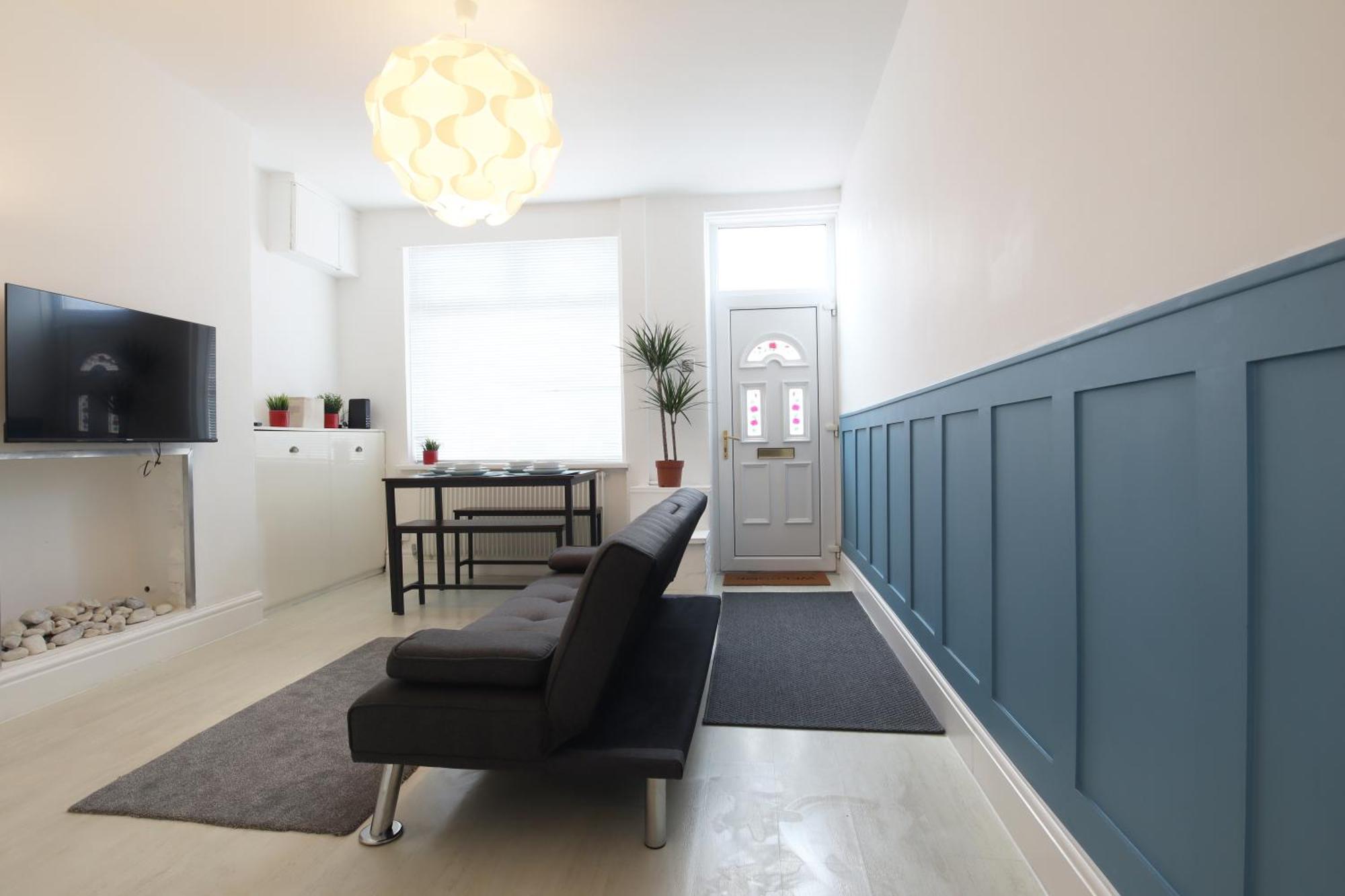 2-bedroom, Free Parking, High Speed Wi-fi, Swinton *